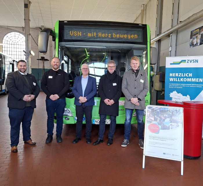 AFZS-Einbau vlnr Krieger Fuge von Holtz Buberti Börger.jpg ZVSN startet Einbau der automatischen Fahrgastzählsysteme 